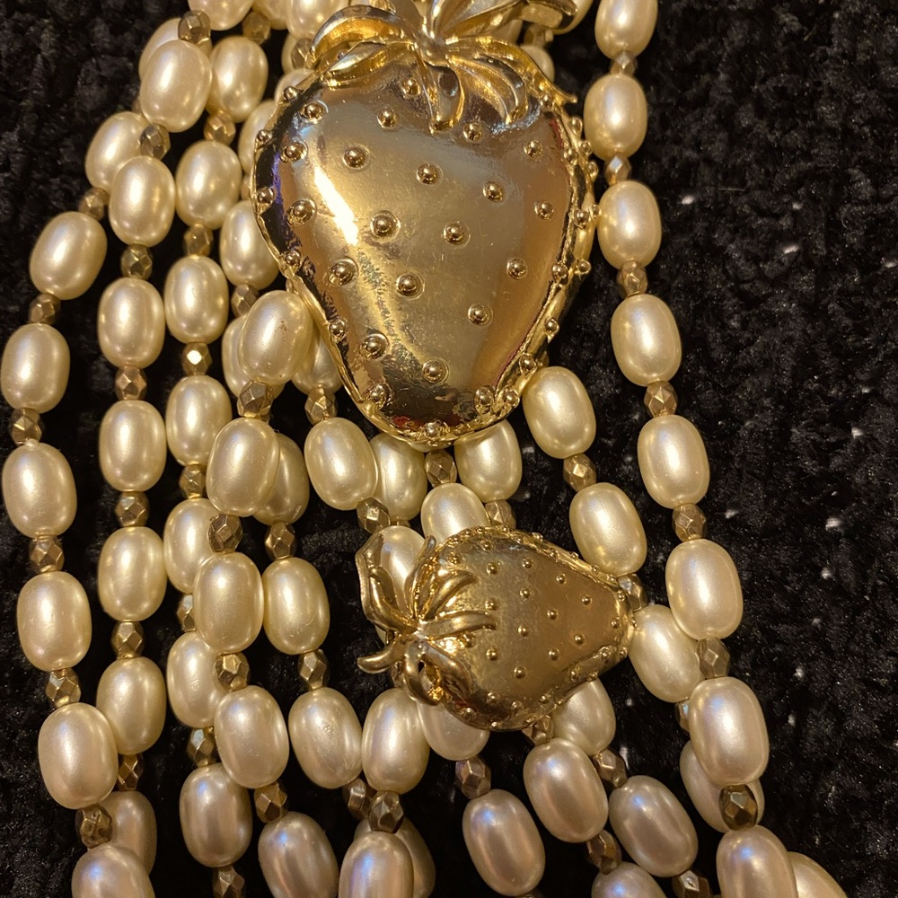 SASSY JONES NECKLACE 🍓